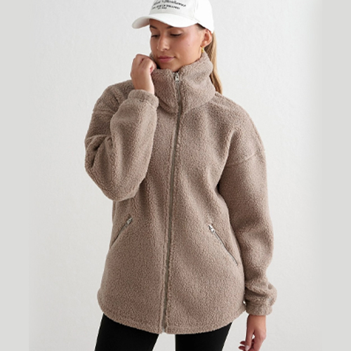 Beige teddyjacka från Aimn